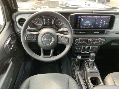 Used 2025 Jeep Wrangler Unlimited Sport AWD/4WD image 25