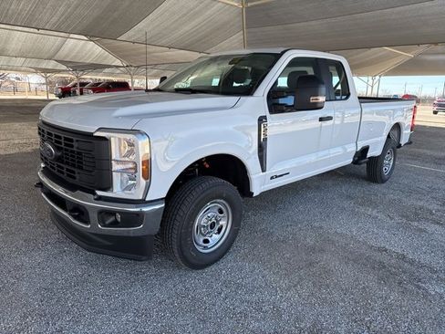 New 2026 Ford F250 XL w/ XL Chrome Package image 3