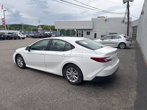 Used 2026 Toyota Camry LE FWD image 4