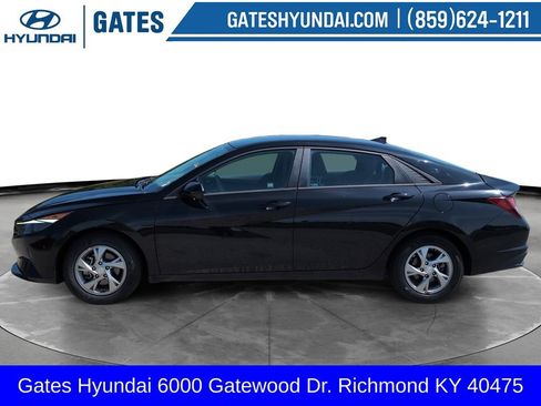 Used 2021 Hyundai Elantra SE FWD image 6