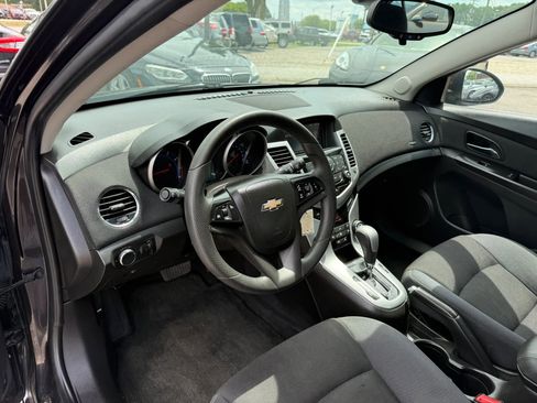 Used 2016 Chevrolet Cruze LT w/ Technology Package FWD image 7