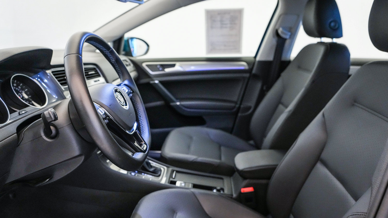 Used 2016 Volkswagen e-Golf SEL Premium FWD image 18