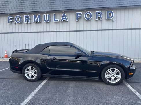 Used 2012 Ford Mustang Convertible image 2