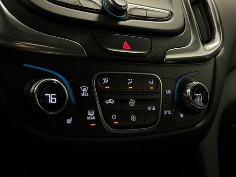 Used 2021 Chevrolet Equinox LT image 18