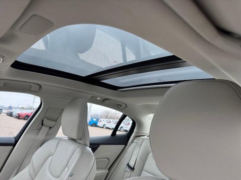 Used 2024 Volvo S60 B5 Plus image 8