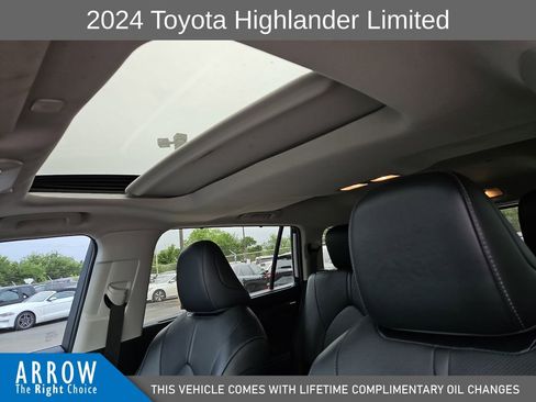 Used 2024 Toyota Highlander Limited FWD image 22