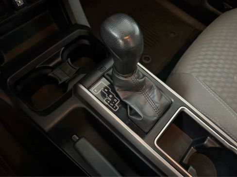 Used 2022 Toyota Tacoma SR5 AWD/4WD image 23