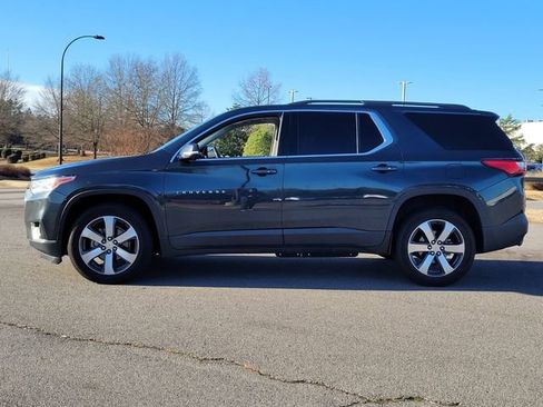 Used 2020 Chevrolet Traverse LT w/ LT Premium Package image 7