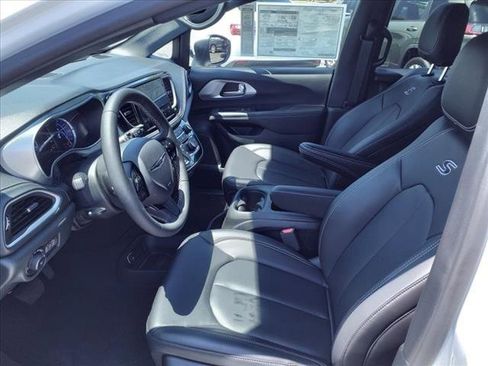 New 2023 Chrysler Pacifica Touring-L w/ S Appearance Package image 18