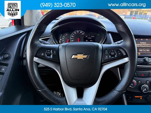 Used 2018 Chevrolet Trax LT w/ LT Convenience Package FWD image 9