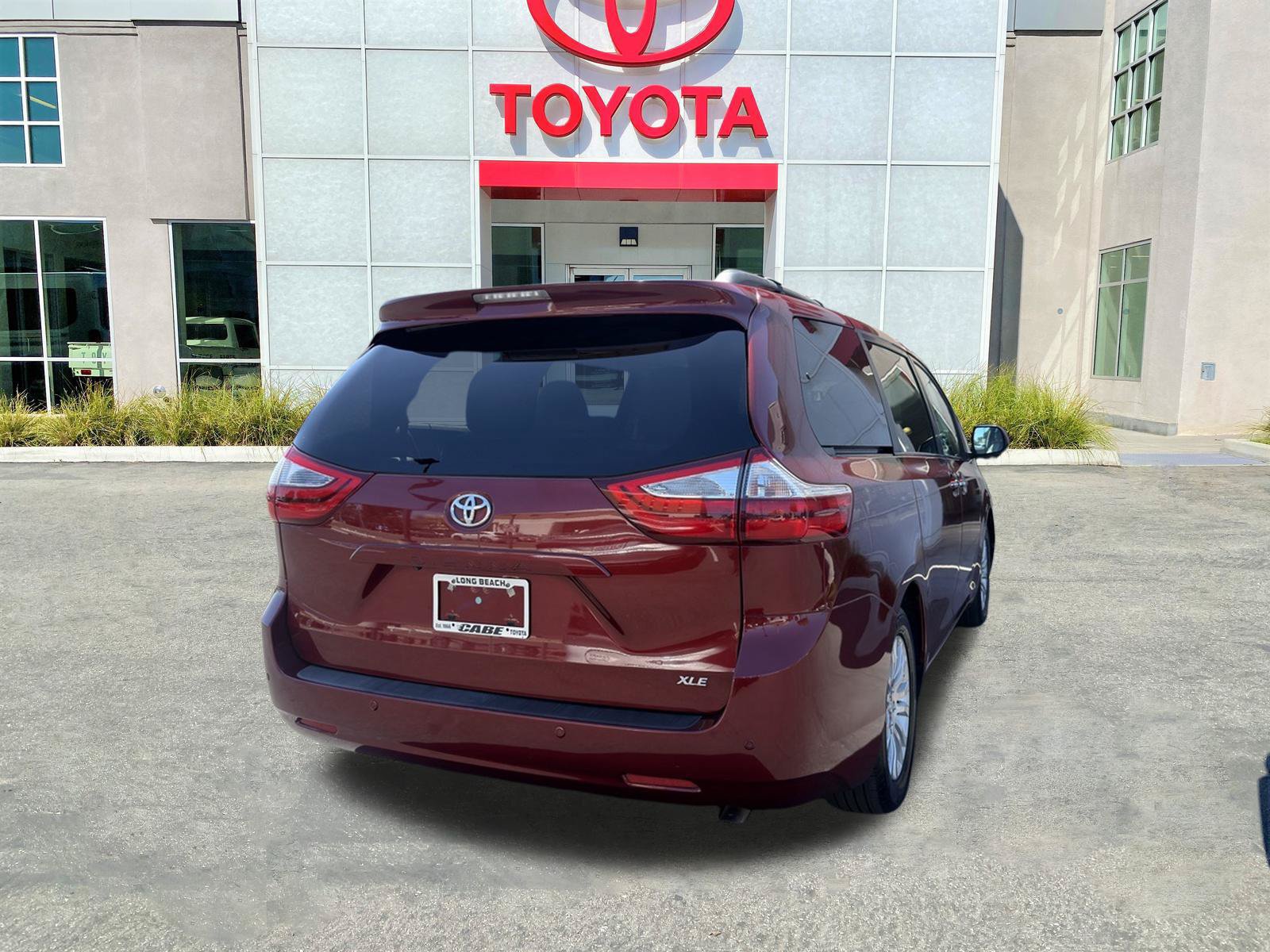 Used 2017 Toyota Sienna XLE Premium FWD image 7