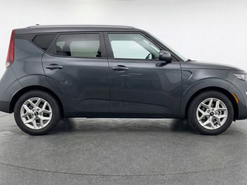Used 2025 Kia Soul LX w/ LX Technology Package FWD image 8