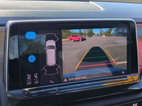 Used 2024 Volkswagen Atlas SE image 23