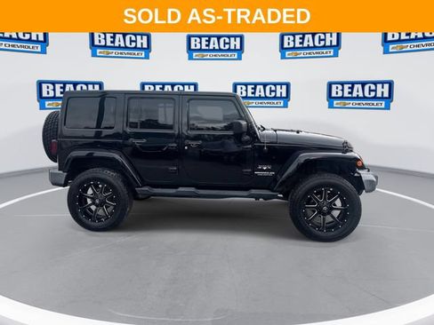 Used 2016 Jeep Wrangler Unlimited Sahara w/ Connectivity Group AWD/4WD image 9
