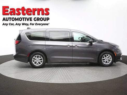 Used 2023 Chrysler Pacifica Touring-L FWD image 45