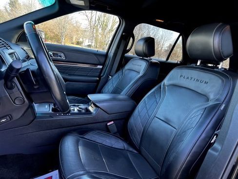 Used 2017 Ford Explorer Platinum image 14
