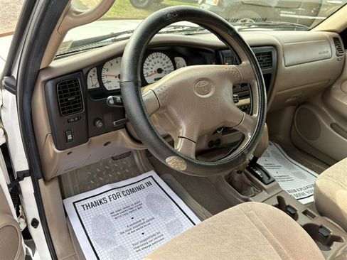 Used 2004 Toyota Tacoma 4x4 Xtracab image 9