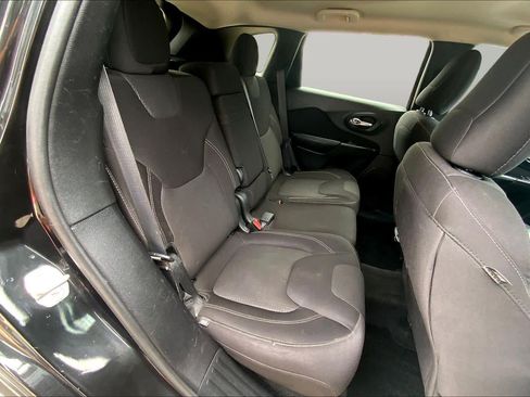 Used 2015 Jeep Cherokee Latitude w/ Comfort/Convenience Group FWD image 20