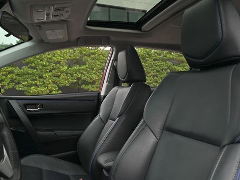 Used 2018 Toyota Corolla XSE FWD image 6