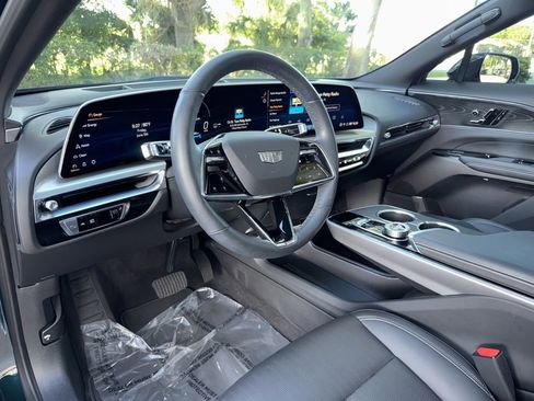 Used 2024 Cadillac Lyriq Sport AWD/4WD image 18