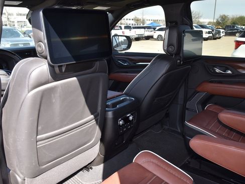 Used 2024 GMC Yukon XL Denali Ultimate image 11