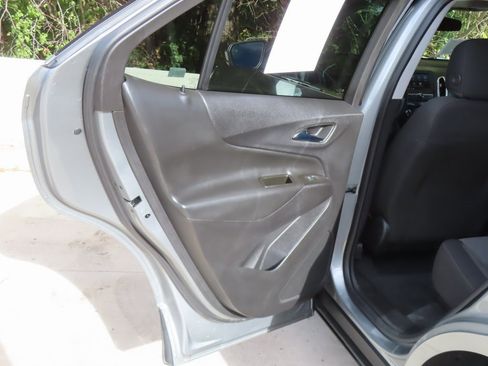 Used 2023 Chevrolet Equinox LT w/ Driver Convenience Package image 33