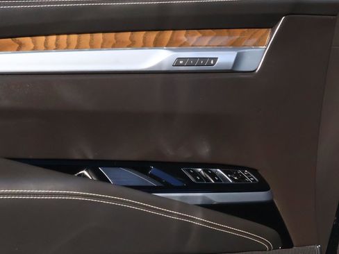 Used 2025 Cadillac Escalade Premium Luxury Platinum image 24