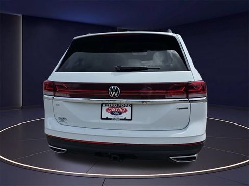 Used 2025 Volkswagen Atlas SE AWD/4WD image 4