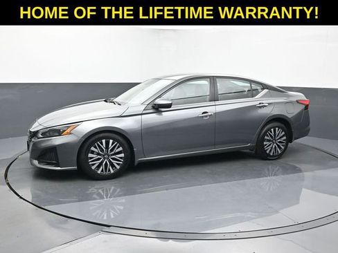 Used 2023 Nissan Altima 2.5 SV image 3