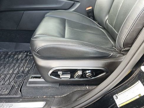 Used 2023 Jeep Grand Cherokee Overland w/ Luxury Tech Group IV image 25