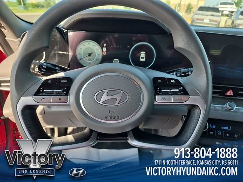 Used 2024 Hyundai Elantra SEL FWD image 14