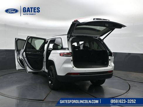Used 2023 Jeep Grand Cherokee Limited w/ Black Appearance Package AWD/4WD image 57