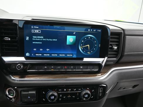 Used 2025 Chevrolet Silverado 1500 LT AWD/4WD image 19