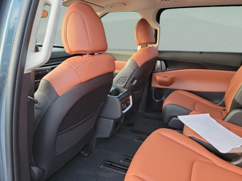 New 2027 Kia Carnival SX w/ Dark Edition Package FWD image 9