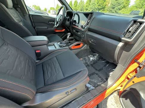 Used 2025 Nissan Frontier Pro-X RWD image 19