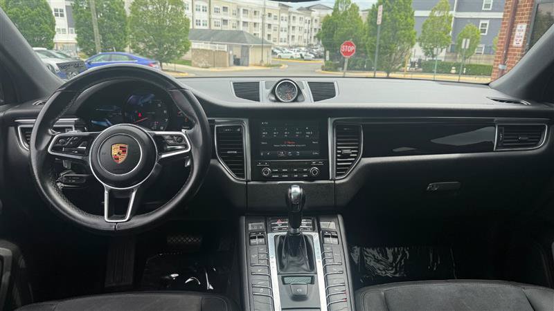 Used 2018 Porsche Macan AWD/4WD image 22