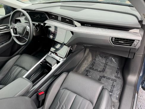 Used 2021 Audi e-tron Prestige w/ Prestige Package image 24