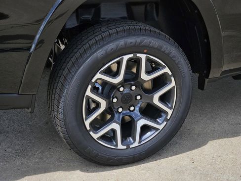 Used 2025 RAM 1500 Laramie AWD/4WD image 6
