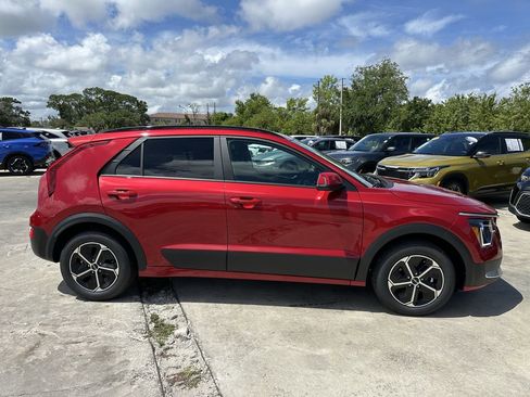 New 2026 Kia Niro EX FWD image 3