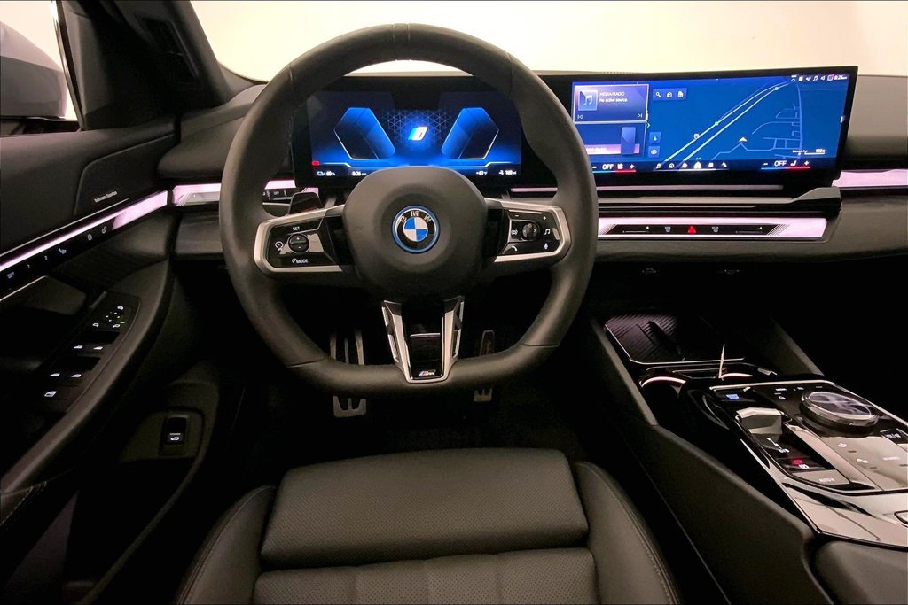 Used 2025 BMW i5 xDrive40 w/ M Sport Package AWD/4WD image 4