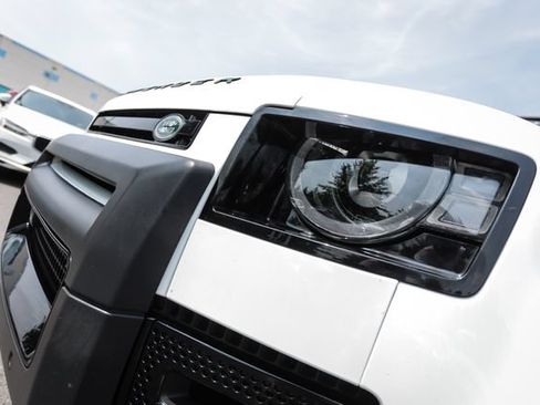 Used 2022 Land Rover Defender 110 X-Dynamic SE AWD/4WD image 17
