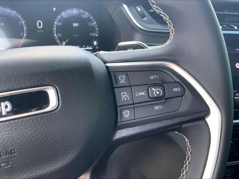 Used 2024 Jeep Grand Cherokee Laredo RWD image 25