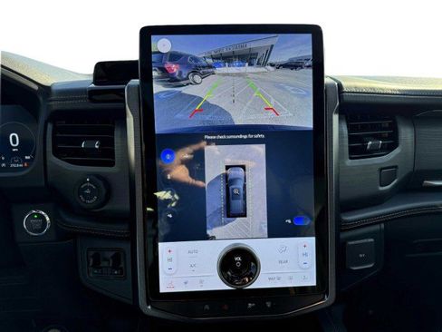 Used 2024 Ford Expedition Platinum image 30