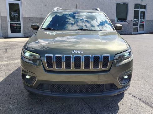 Used 2019 Jeep Cherokee Latitude Plus w/ Cold Weather Group AWD/4WD image 3