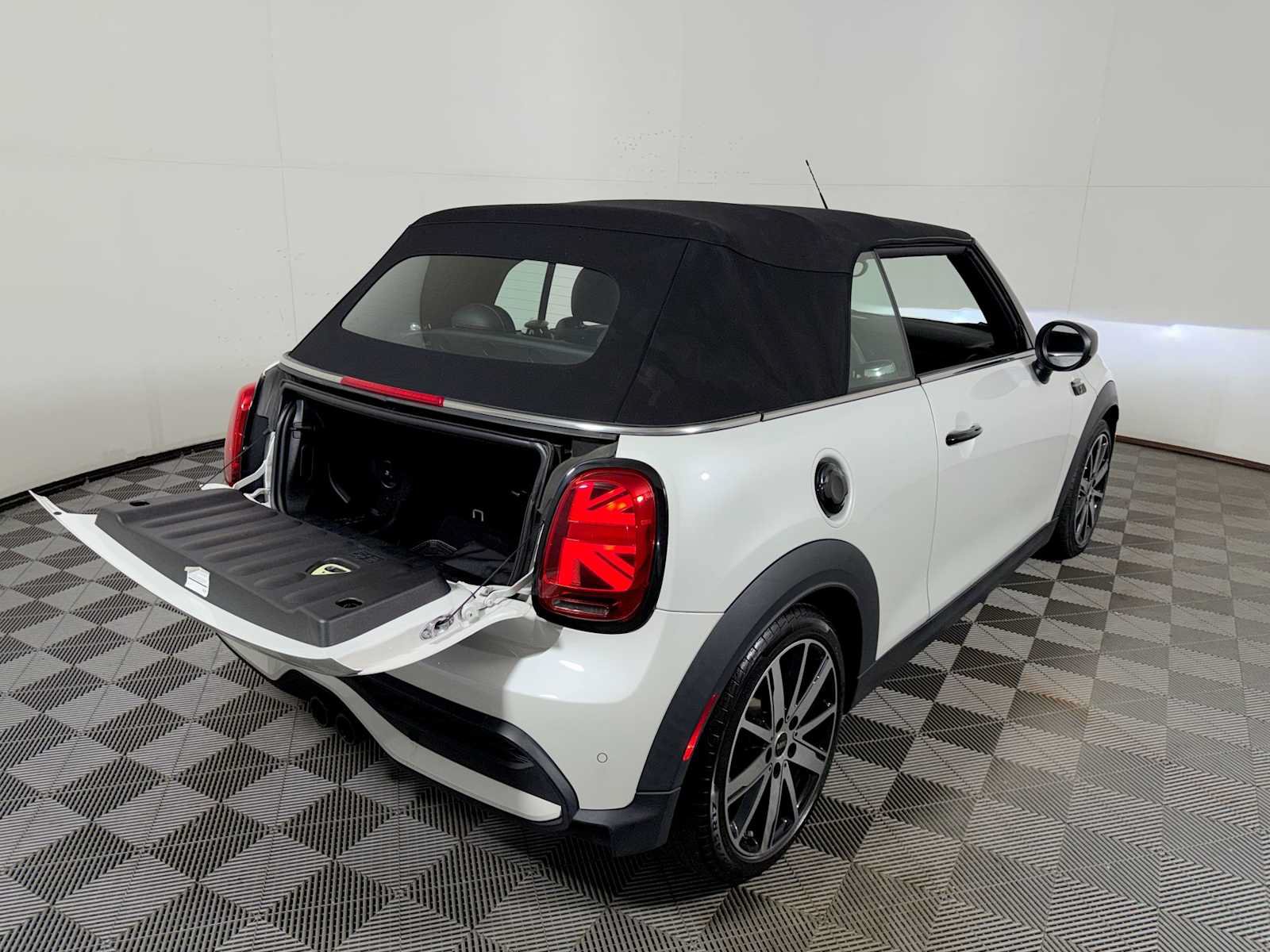 Used 2024 MINI Cooper S FWD image 22