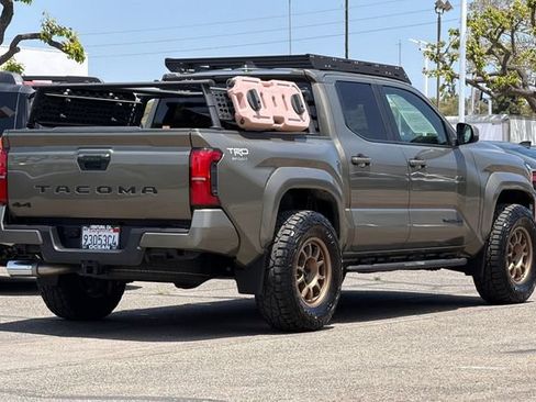 Used 2024 Toyota Tacoma TRD Sport AWD/4WD image 4