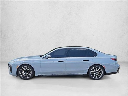 Used 2024 BMW 740i xDrive AWD/4WD image 9