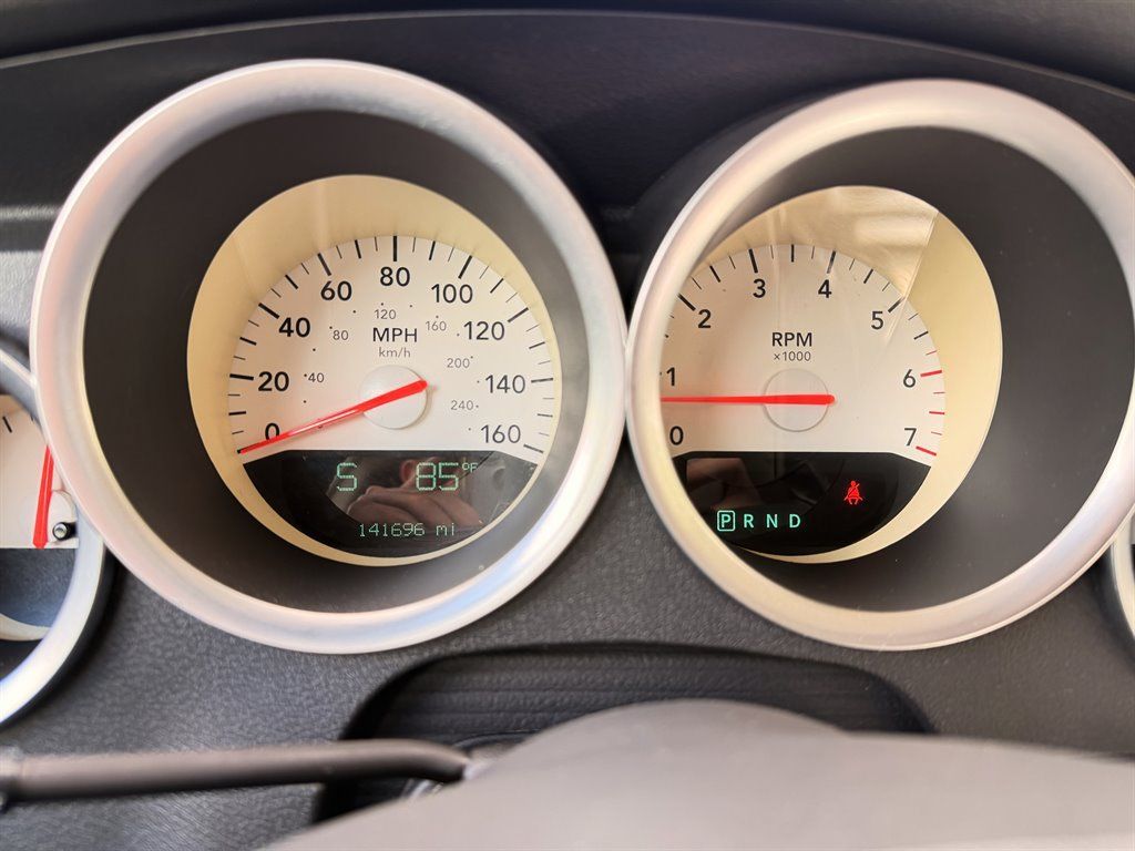 Used 2005 Dodge Magnum R/T w/ Convenience Group II RWD image 12