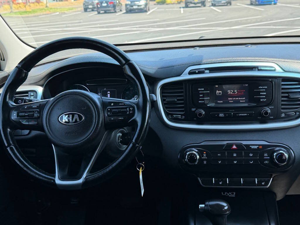 Used 2016 Kia Sorento LX w/ LX Convenience Package AWD/4WD image 12