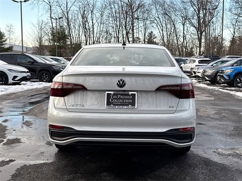 Certified 2024 Volkswagen Jetta SE w/ Panoramic Sunroof Package image 4